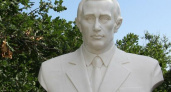 Под Новороссийском установили бюст Владимиру Путину