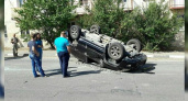 В Новороссийске внедорожник перевернулся на крышу после столкновения с легковушкой