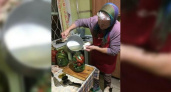 Почему взрываются банки, и как солили овощи до 70-х: маринуем огурцы с помидорами на зиму