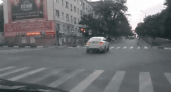 Автомобилист на «БМВ», гоняющий на красный в Новороссийске, возмутил горожан: очевидцы сняли видео нарушений