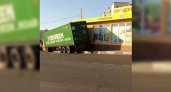 В Новороссийске фура «заехала за хлебом» прямо в магазин