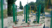 В Новороссийске ржавый тренажер упал прямо на детей