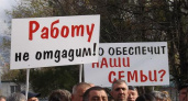 «Нас хотят заменить автобусами!»: в Новороссийске прошел митинг перевозчиков, собравший около 300 человек