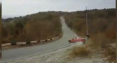 Под Новороссийском во время ралли гонщик вылетел с трассы и врезался в столб