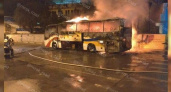 В Новороссийске дотла сгорел автобус детской футбольной команды: видео