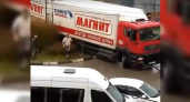 «Магнитовская» фура перегородила дорогу в микрорайоне Новороссийска