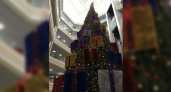 Новороссийцы возмущены ранней установкой новогодней елки в торговом центре