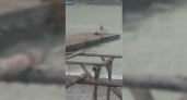 В Новороссийске голый мужчина решил искупаться в море на глазах у прохожих