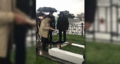 В Новороссийске на братской могиле установили еще одну мемориальную табличку