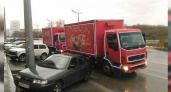 Жители Новороссийска заметили новогодний караван «Coca-Cola» на дорогах города