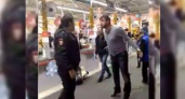 Жители Новороссийска сняли на видео пьяного дебошира в одном из магазинов города