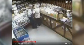 В Новороссийске «ходит» видео, как в магазине мужчина закалывает женщину ножом: комментарий следственного отдела