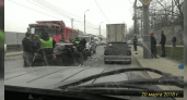 В Новороссийске в результате ДТП в больницу попали водители двух «легковушек»: очевидцы сняли видео с места аварии