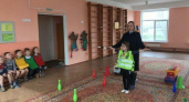 Инспекторы ГИБДД рассказали дошколятам о правилах поведения на дороге