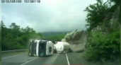 В сети появилось видео ДТП с цементовозом под Новороссийском: кадры снял видеорегистратор пострадавшего авто