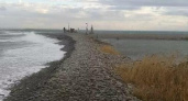 Во время октябрьского шторма в Новороссийске снова сузилась Суджукская коса