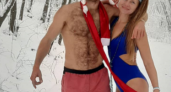 «Дед Мороз и Снегурочка уже идут к вам!» жители Новороссийска устроили фотосессию в купальниках на снегу
