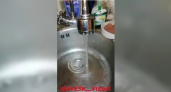Жительница Новороссийска сняла на видео, с каким напором из крана идет вода