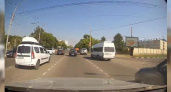 Очевидцы сняли на видео очередное нарушение ПДД новороссийским маршрутчиком