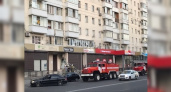 Неосторожное обращение с огнем стало причиной возгорания на козырьке одной из многоэтажек Новороссийска