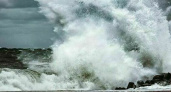 «Гигантские волны!» Мощный шторм сняли новороссийцы на видео