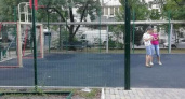 «Покореженные столбы, острые прутья, сломанные ворота»: жители Новороссийска пожаловались на опасную площадку