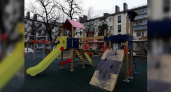 «Все установлено тяп-ляп!»: новые детские площадки ломаются прямо на глазах