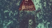 «Жутковатый ракурс…»: фотограф из Новороссийска снял на видео с высоты птичьего полета затонувшую лодку