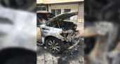 Ночью в центре Новороссийска подожгли дорогую иномарку