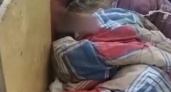 «Проблемы в семье, несомненно, есть». Власти Новороссийска прокомментировали видео, на котором ребенок спит балконе среди хлама