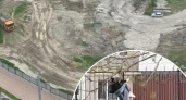Защитница Пионерской рощи сообщила в полицию, что была избита рабочим, который строит детский сад в Южном районе