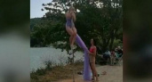 «Русалки на пилоне!»: девушки устроили фотосессию на шесте по соседству с рыбаками на озере Абрау под Новороссийском