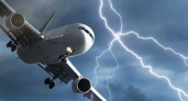 В Сочи в три самолета за один вечер попали молнии: видео момента одного из ударов