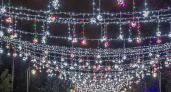 В Новороссийске зажгли 120-метровый иллюминационный тоннель