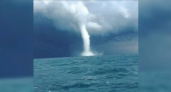 Очевидцы сняли на видео смерч в Черном море недалеко от Геленджика