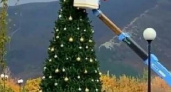 В Геленджике уже установили новогоднюю ёлку