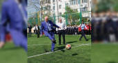 Глава Новороссийска Игорь Дяченко забил первый гол на обновленной спортивной площадке в Восточном районе