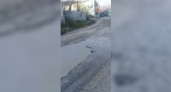 «У администрации  есть дела важнее нашей дороги»: жители Новороссийска записали видеообращение с жалобой на огромную яму