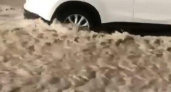Затопленные машины и дворы: жители Новороссийска снимают на видео последствия ливня