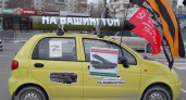По улицам Новороссийска проехал "сарматмобиль" со знаменем победы