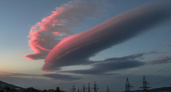 Жар-птица и НЛО: новороссийцы любовались причудливыми облаками на рассвете