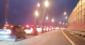 Все рванули в Крым: пробка у моста со стороны Краснодарского края растянулась на 6,5 километров