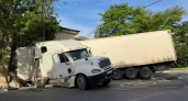 Фура в доме: в Новороссийске грузовик протаранил жилое здание