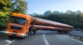 Фура с трубами парализовала трассу под Геленджиком: пробка растянулась на 13 километров