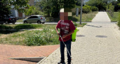 В Новороссийске дворник окатил ноги прохожего ядовитым раствором для обработки сорняков в ответ на просьбу огородить пешеходную зону
