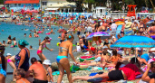 «Кисель из людей!»: пляжи Черноморского побережья трещат по швам – мест больше нет