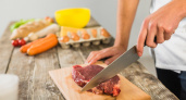 Мыть или не мыть на самом деле мясо перед готовкой? Шеф-повар дал окончательный ответ
