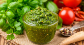 Зелёная аджика из недозрелых помидоров: яркий «чили» с приятной кислинкой