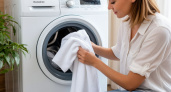 Один стакан при стирке — и вещи кристально белые: опытная прачка всегда замешивает в стиралку вместе с порошком это дешевое средство