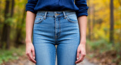Молодо и стильно: как носить джинсы женщинам после 50 — минус пять лет обеспечены